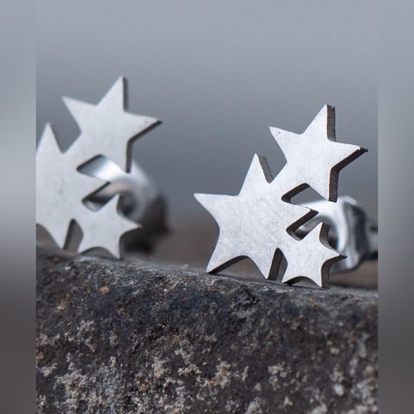 ✨Stainless Steel Star Design Stud Earrings -NWT - Picture 3 of 5